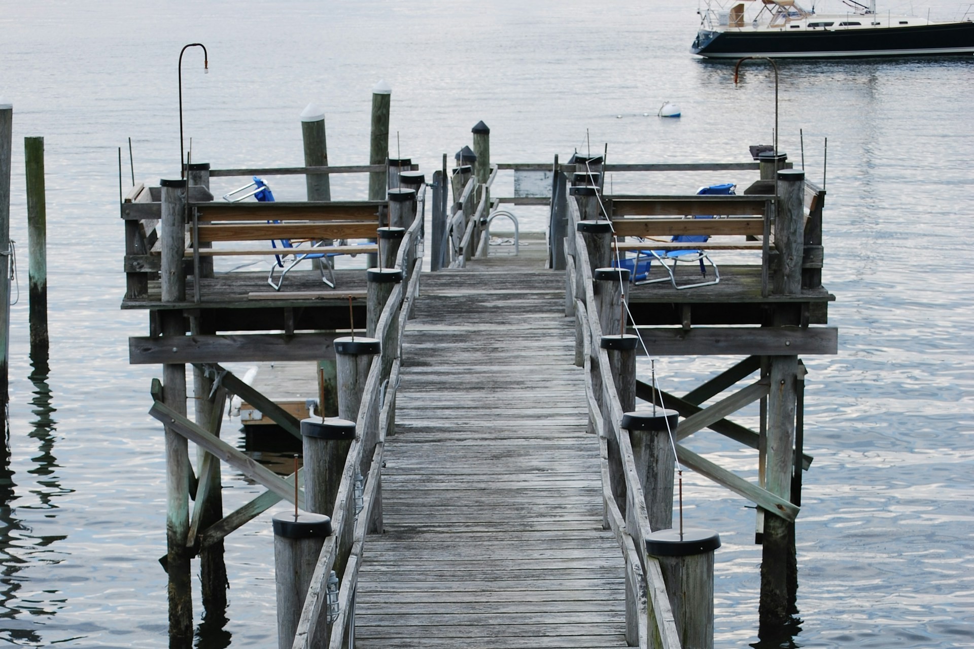 sara-claypool-Huv5JGq4J4g-unsplash Dock in Jamestown, Rhode Island